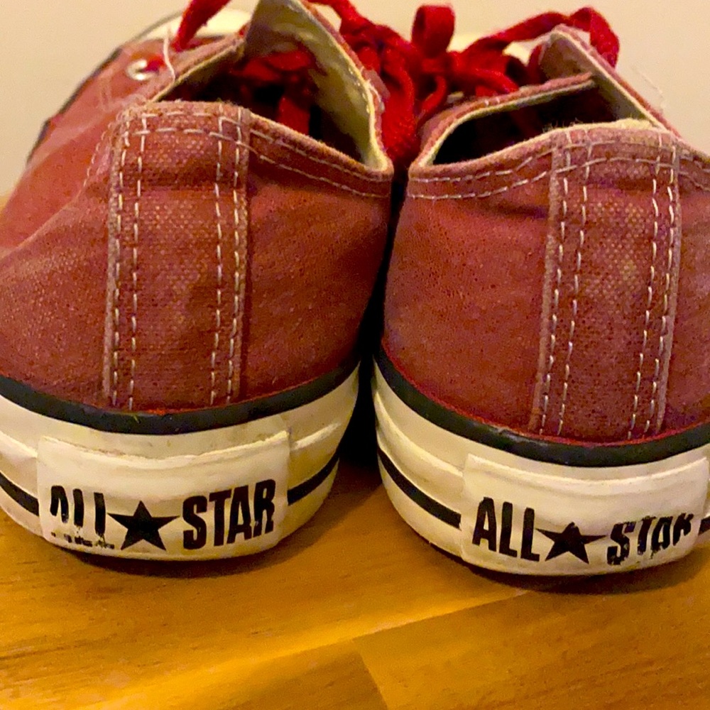 Red converse - Picture 3 of 3